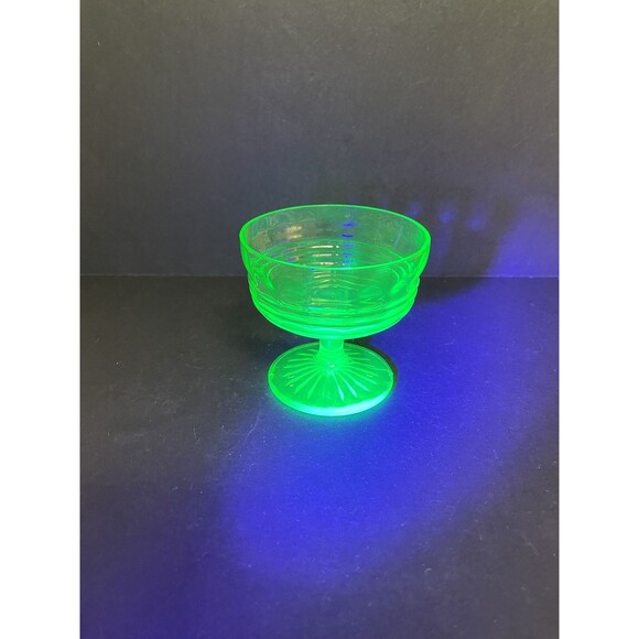 Set Of 3 Vintage Green Uranium Depression Glass 1 Square Plate & 2 Sherbet Cups - Picture 5 of 16